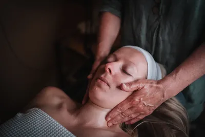 Kosmetické ošetření, detail rukou