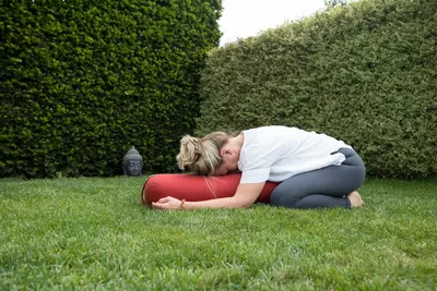 Jógová pozice restorativní jógy